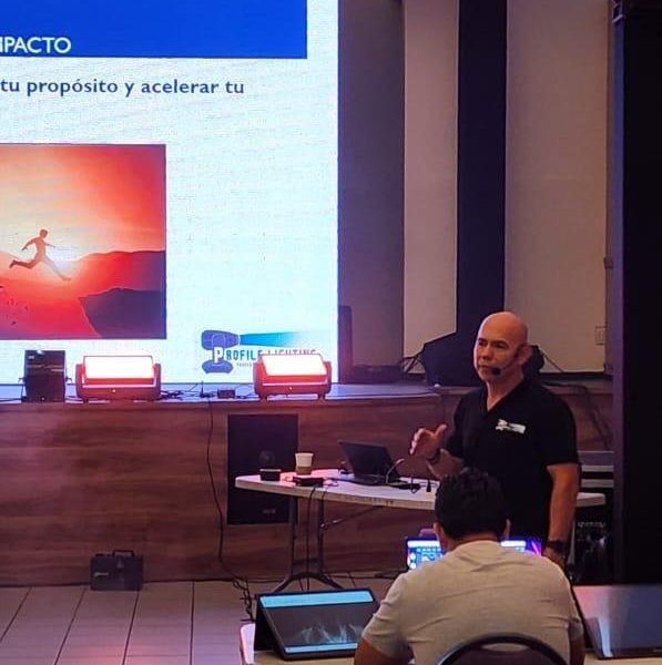 Capacitación en Honduras: Tendencias de Iluminación y Servicio al Cliente con Jaime Cuervo, CEO de Profile Lighting Colombia